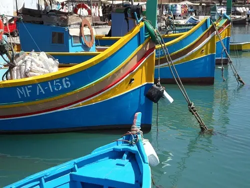 Détails des Luzzu, les bateaux colorés du port de Marsaxlokk